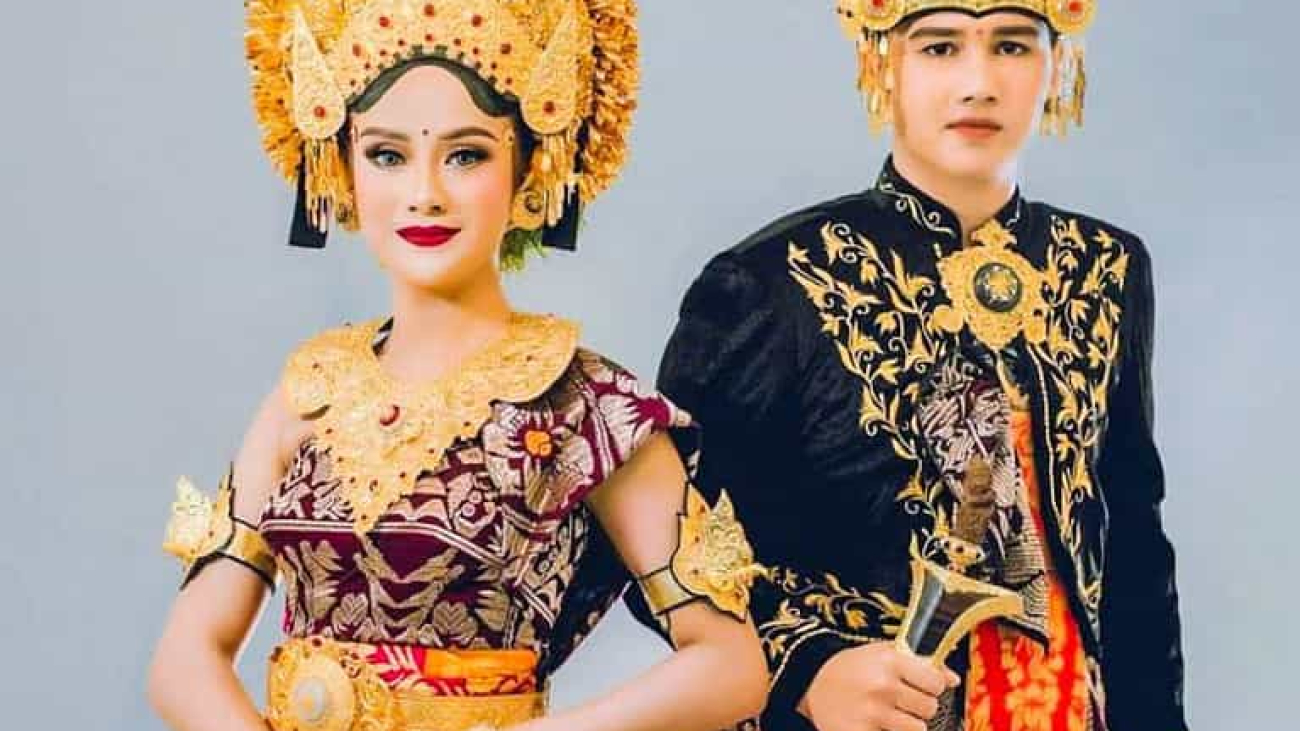 Temukan berbagai pakaian adat terpopuler di Indonesia, dari Jawa hingga Bali, dan pelajari makna budaya yang terkandung di dalamnya.