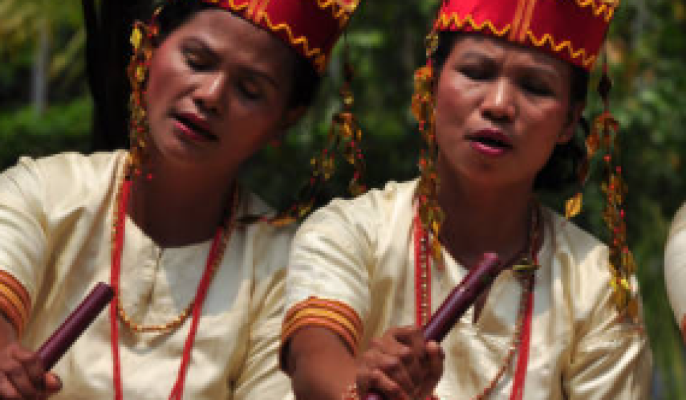 Keunikan Baju Adat Toraja