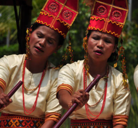 Keunikan Baju Adat Toraja